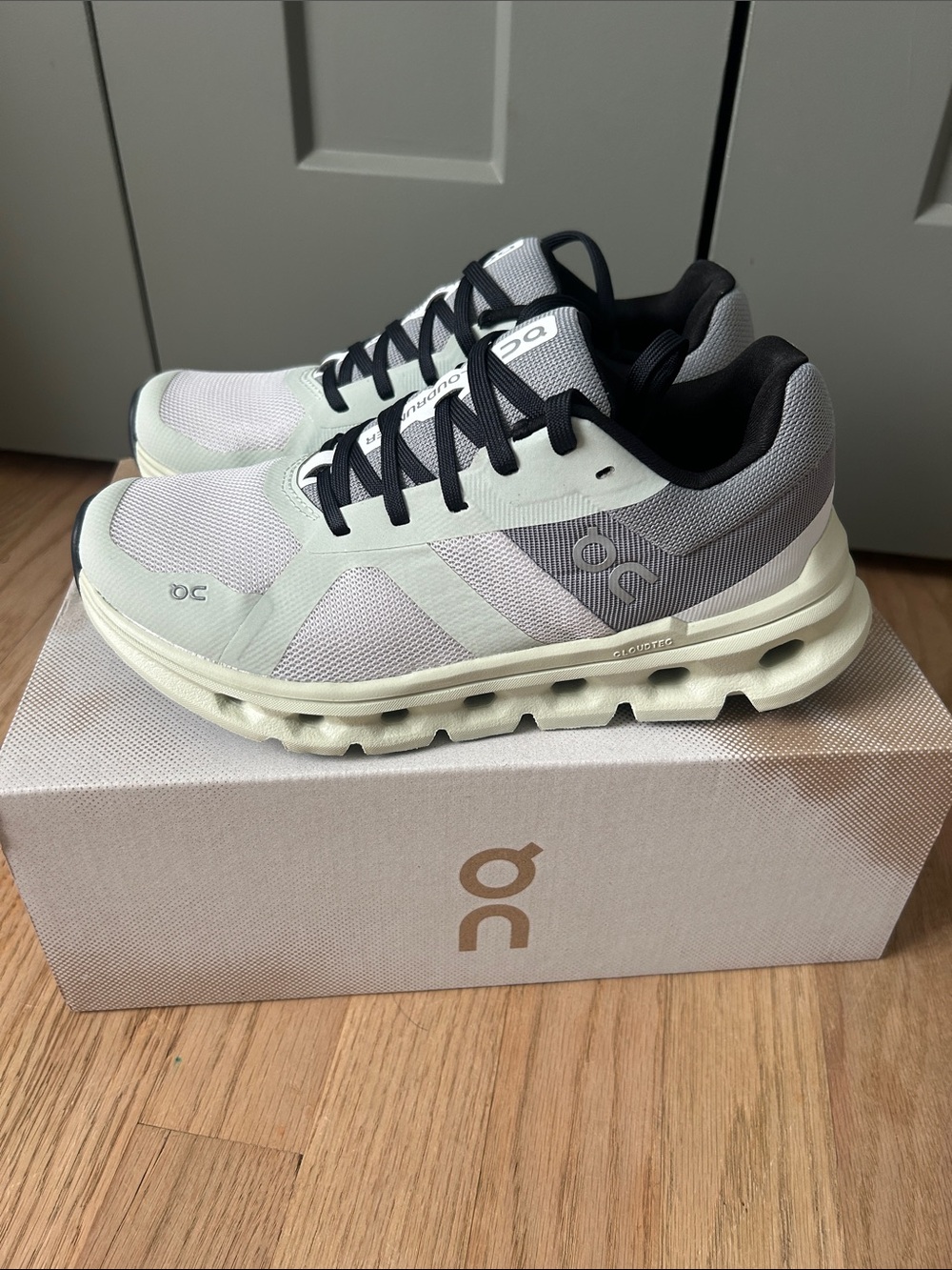 On Running Cloudrunners Women’s Athletic Shoes - Mint Gray, Black New!
